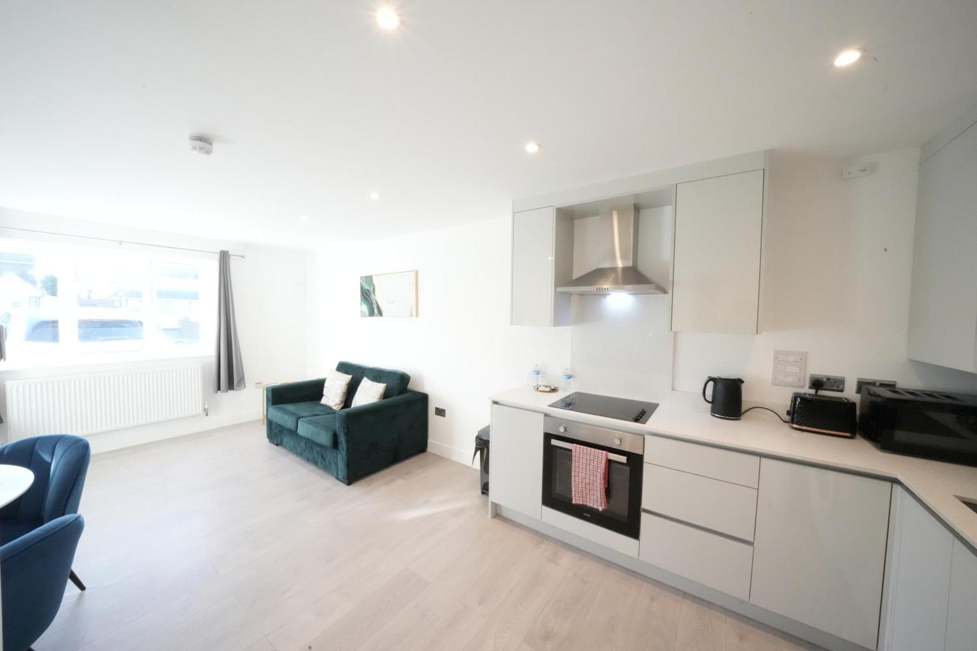 10 Min Drive To Airport - Free Parking - 15 Min Bus Ride - Ev Charge Available Apartment Stanwell Bagian luar foto
