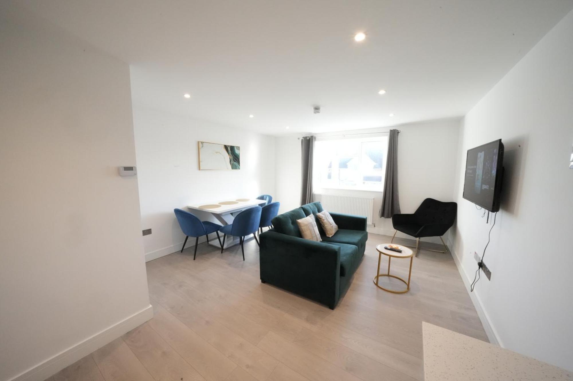 10 Min Drive To Airport - Free Parking - 15 Min Bus Ride - Ev Charge Available Apartment Stanwell Bagian luar foto