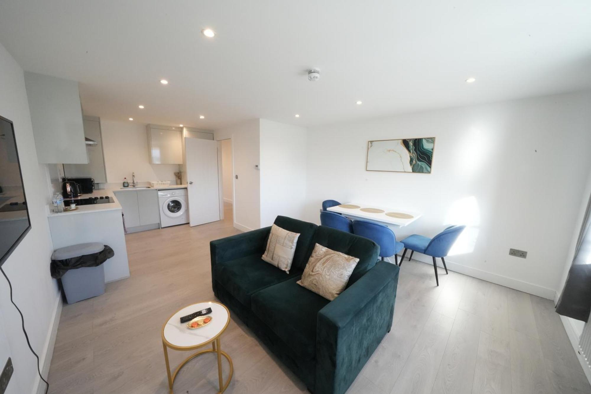 10 Min Drive To Airport - Free Parking - 15 Min Bus Ride - Ev Charge Available Apartment Stanwell Bagian luar foto