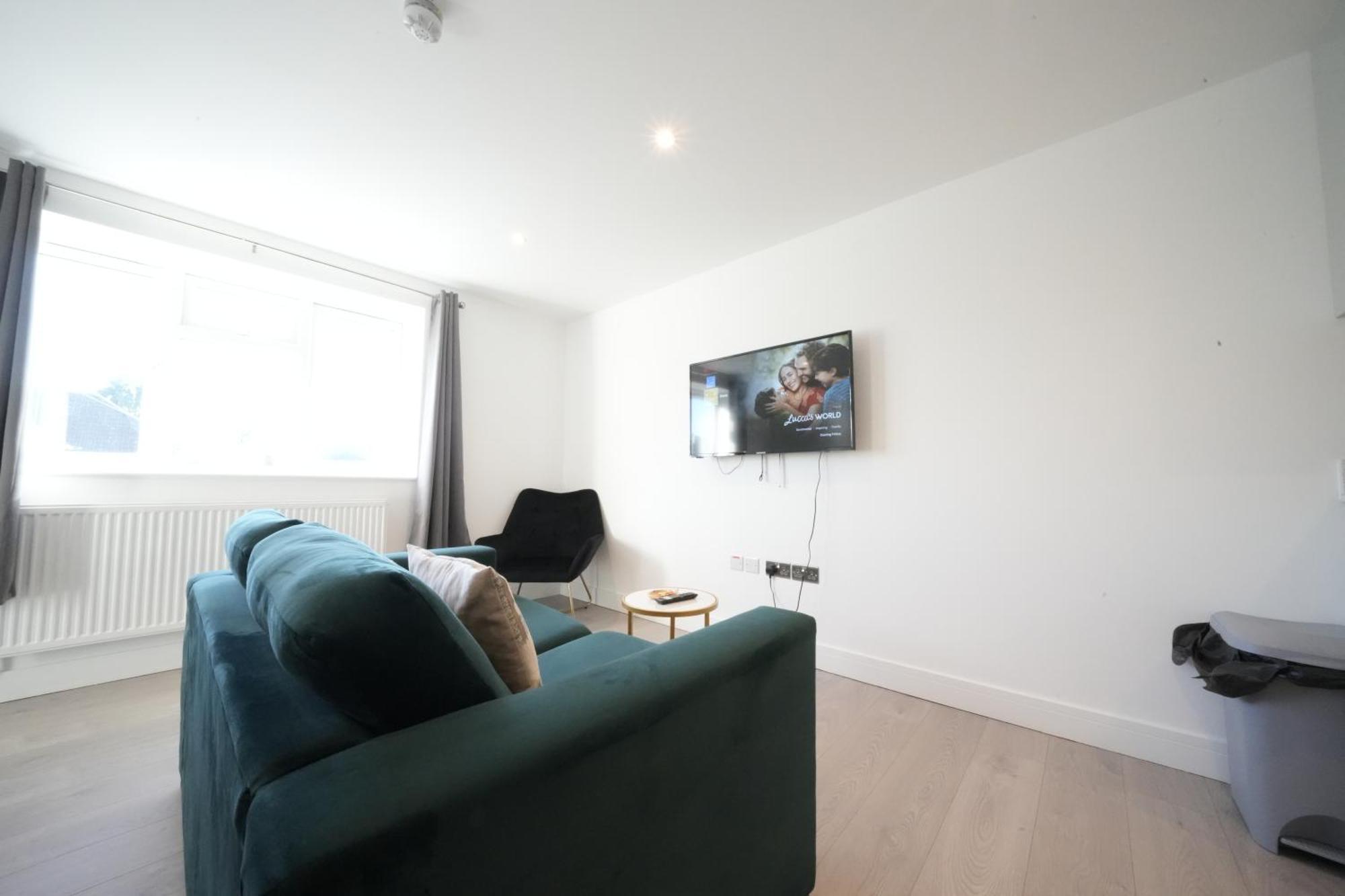 10 Min Drive To Airport - Free Parking - 15 Min Bus Ride - Ev Charge Available Apartment Stanwell Bagian luar foto