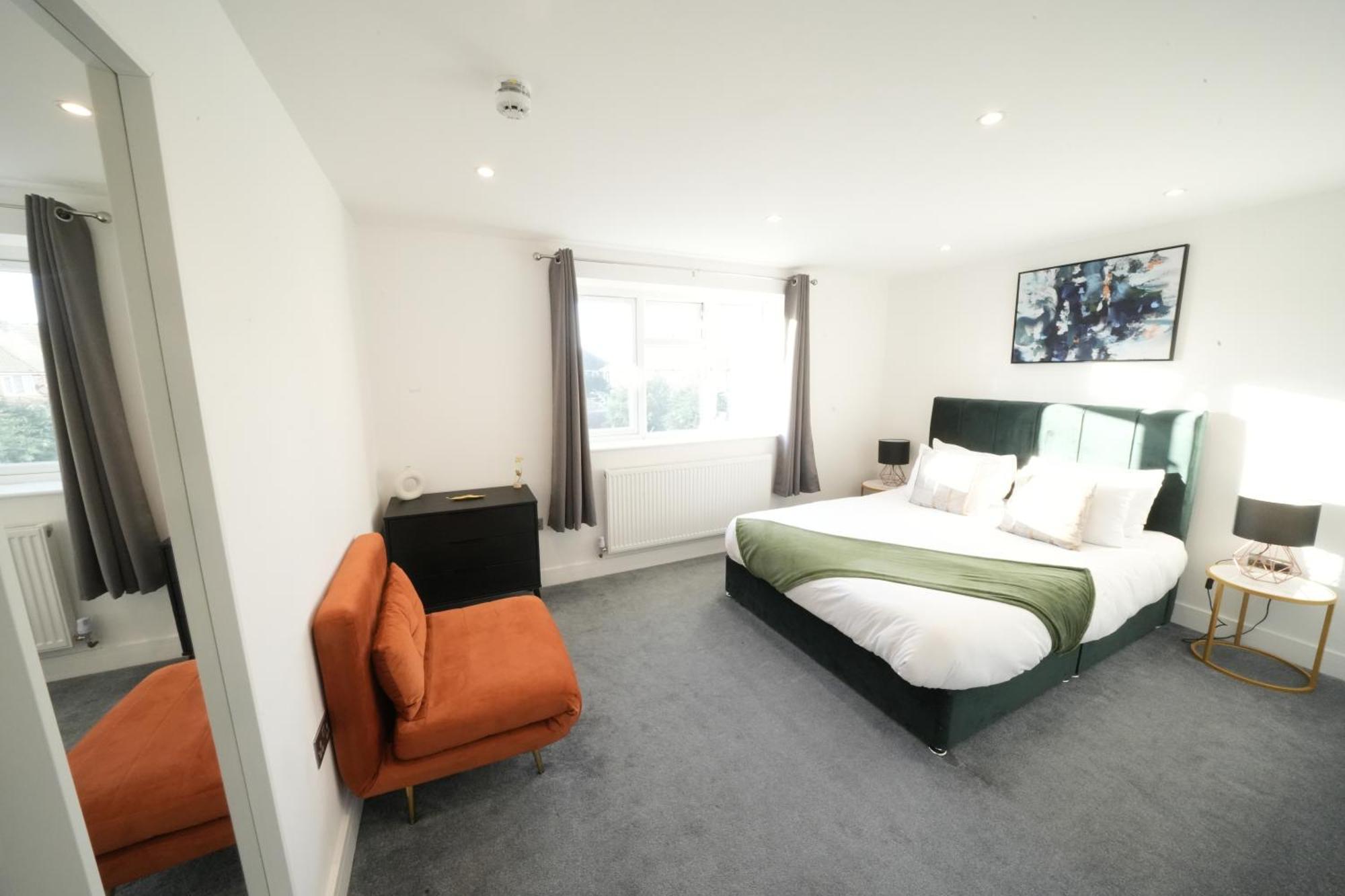 10 Min Drive To Airport - Free Parking - 15 Min Bus Ride - Ev Charge Available Apartment Stanwell Bagian luar foto
