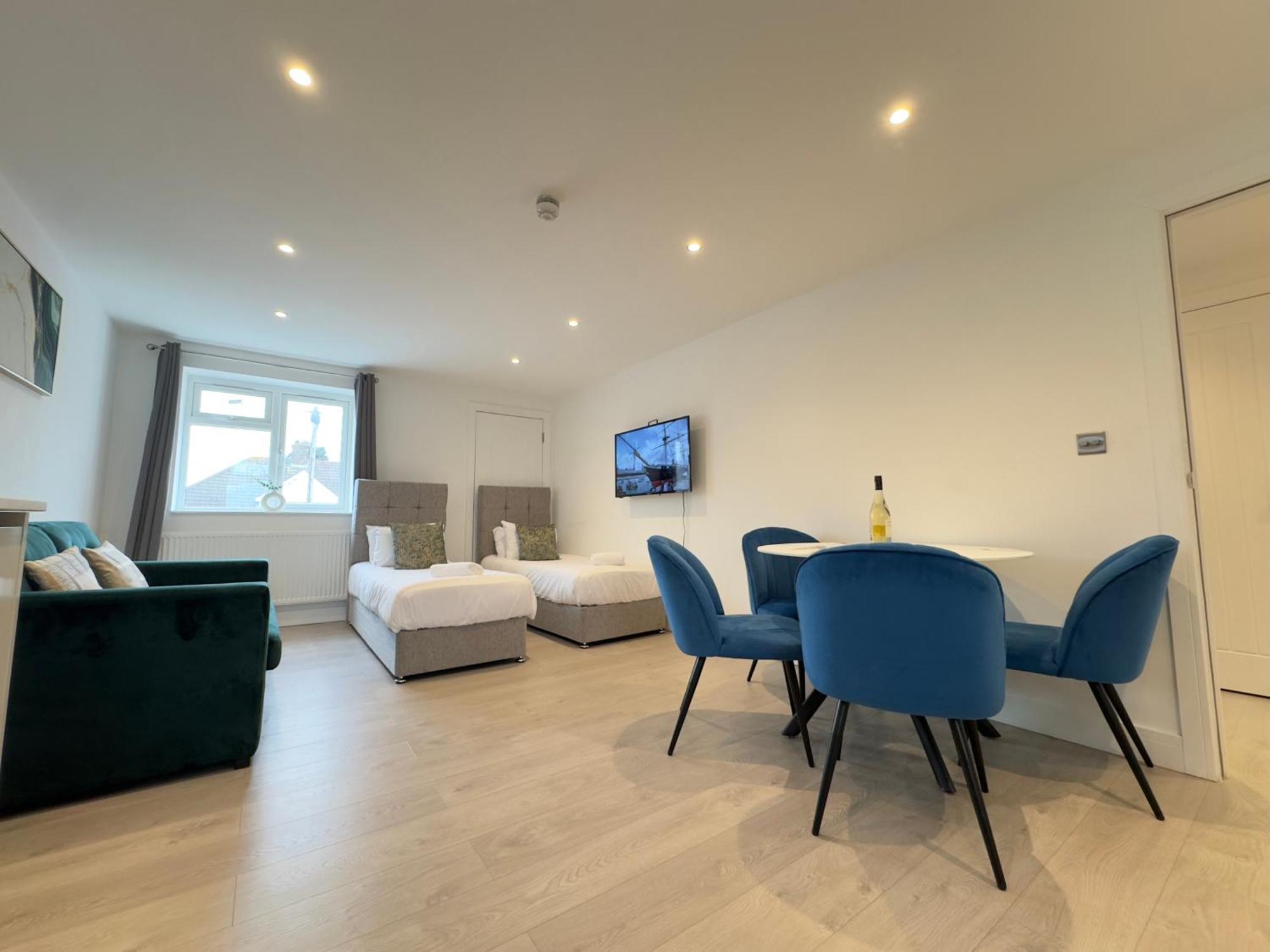 10 Min Drive To Airport - Free Parking - 15 Min Bus Ride - Ev Charge Available Apartment Stanwell Bagian luar foto